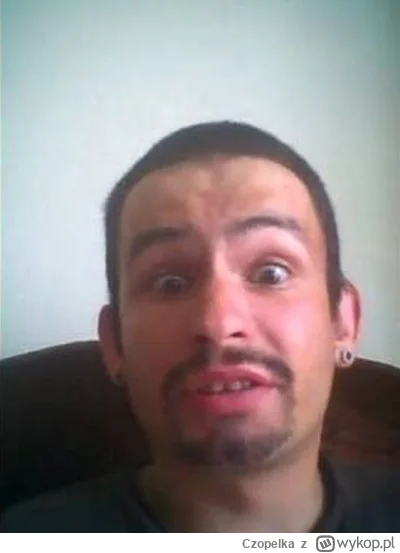 Czopelka - Kiedy kobra znajduje stary kawałek pizzy pod fotelem, pochyla się przed tw...