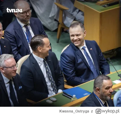 Kwasna_Ostryga - Fajne to zdjęcie, takie symboliczne trochę. Prezydent totalnie nie z...