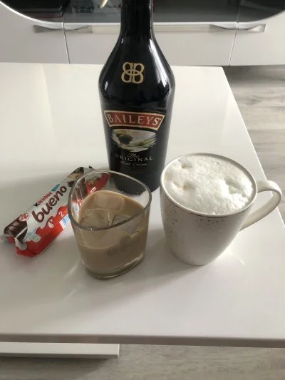 Teuvo - Popołudnie niezależnego mężczyzny. Baileys, kinder bueno i kawa z ekspresu. T...