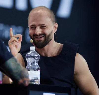 bizzi0801 - Amadi #!$%@? te zaczeski
dawaj łeb na łyso i nie uciekaj od swojego przez...