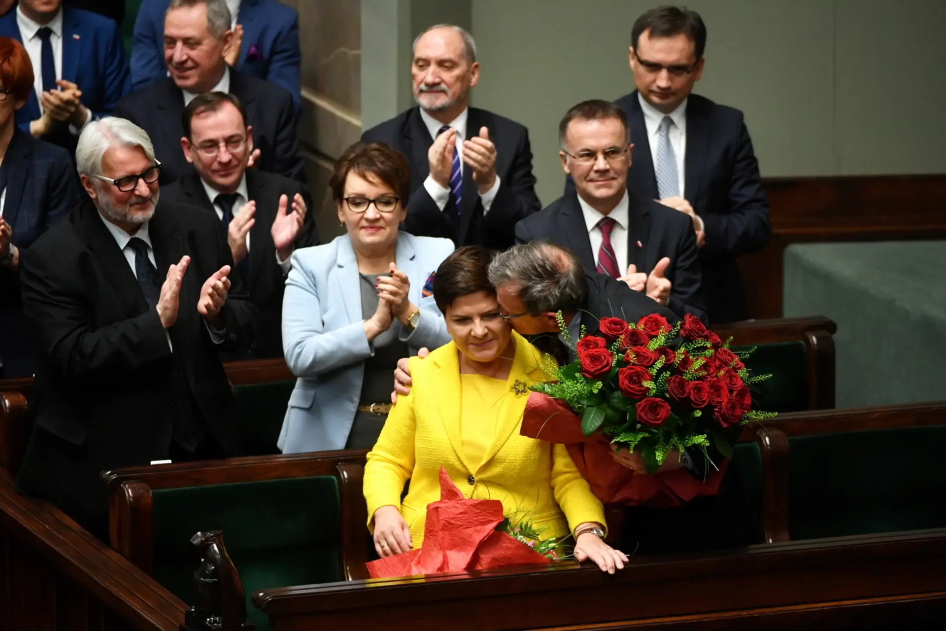 LeoXIV - Historia jednej fotografii 

Beata Szydło odbiera gratulacje po uzyskaniu vo...