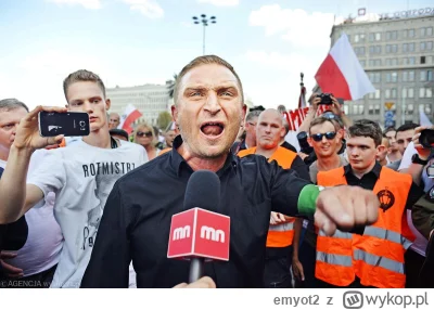 emyot2 - "O Paaaaniee! To Ty na mnie spojrzałeś..."

 Na zdjęciu Robert Bąkiewicz, po...