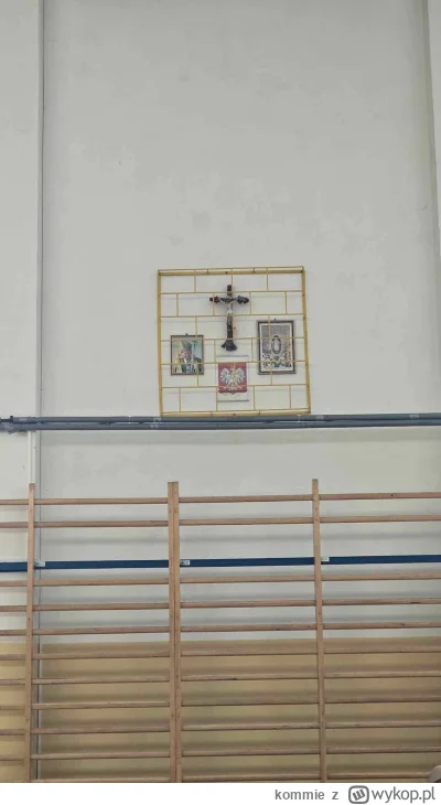 kommie - Sala gimnastyczna w szkole podstawowej w podkarpaciu 

#bekazpisu #bekazkato...