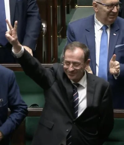 bitte0 - Mariusz Kamiński pokazuje ile lat będzie siedział w ciupie 
#sejm #bekazpisu...