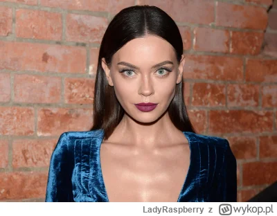 LadyRaspberry - A miał cham taką żonę to wolał ją za 1500 zł przehandlować xD

#famem...