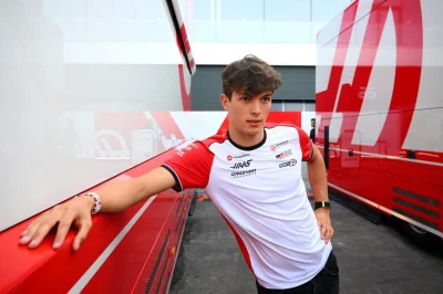 dodi-lukebakio - #f1 idziesz sobie ulicą kiedy nagle zatrzymuje cię ten przystojniak....