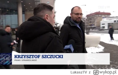 LukaszTV - Wyborcy pis czekają na pierwszy wywiad w tvp:
Polityk pis patrzy na kostkę...