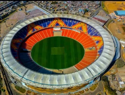 Loskamilos1 - Narandra Modi Stadium to stadion do krykieta, który mieści się w indyjs...