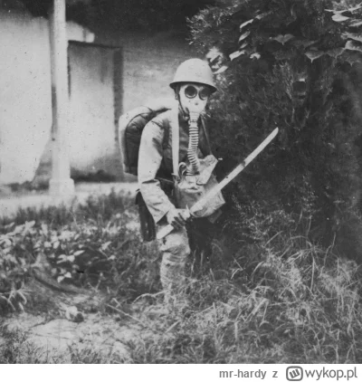 m.....y - Szanghaj 1937. Japoński żołnierz z mieczem i maską gazową (Dla czepialskich...