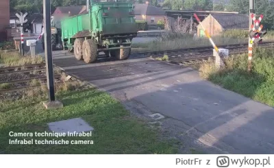 PiotrFr - Kolizja TGV z przyczepą, która odpięła się od traktora na przejeździe.

#be...