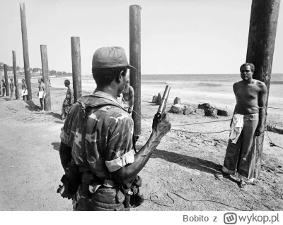 Bobito - #fotografia #afryka

Ministrowie ustawieni w kolejce do egzekucji po zamachu...
