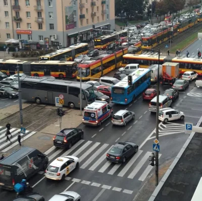 b_oski - Jak jeździcie przez duże skrzyżowania przy awarii sygnalizacji? Ja dziś chci...