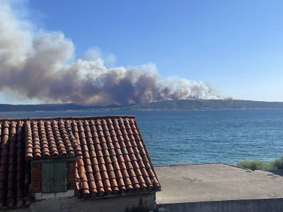 m3nthor - Pożar lasu w okolicy Splitu w #chorwacja 
#pozar #wakacje