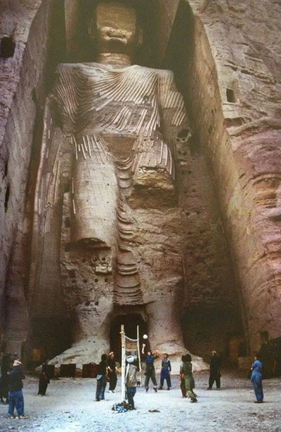 wfyokyga - Posągi Buddy w Bamianie, przed wysadzeniem przez talibów.
