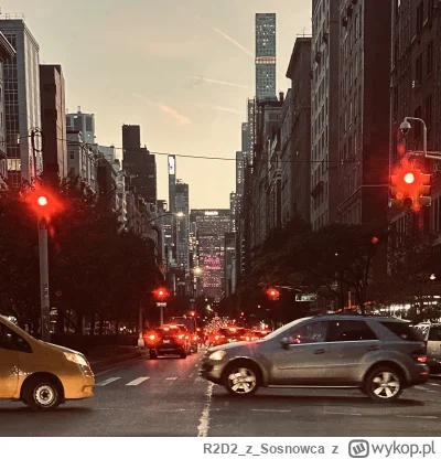 R2D2zSosnowca - Ten ekran na szczycie wieżowca naprawdę daje vibe z cyberpunka #nyc #...