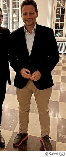 Kalwi - Pomagam początkującym kandydatom 
Wygrać wybory

#sebcel