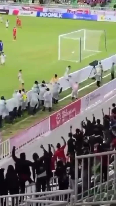 Piotrek7231 - #mecz #pilkanozna #heheszki 
Pod tym postem wstawiamy ulubione cieszynk...