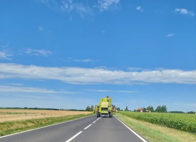 matiKKS - No i se jedzie po drodze wojewódzkiej 

A szanuj go, bo on ma ciężko!!  :O