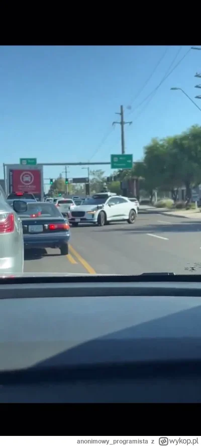 anonimowy_programista - Dwuminutowy filmik pokazujący "lata przewagi Waymo nad Robota...