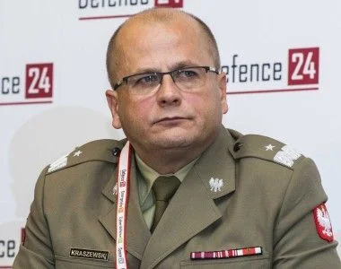 Moczymorda77 - @PrawdaTeraz: 
Wojskowy na emeryturze,szasta forsą na drogie alkohole ...