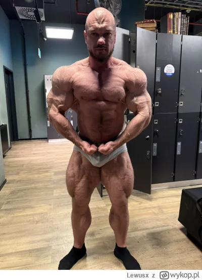 Lewusx - Czasami jak światło siądzie, to wygląda jakbym brał jakieś #sterydy, nie sąd...