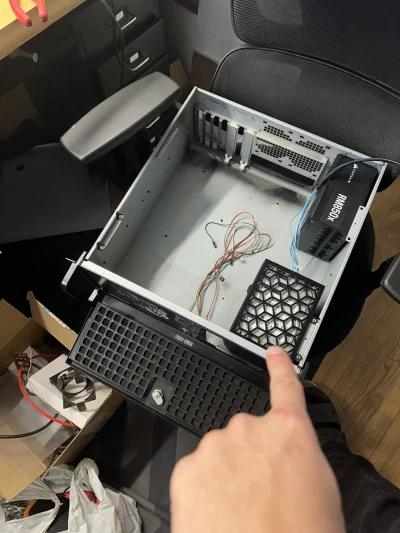 new-object - A stąd moje mireczki,  backupy będą wychodziły.

16dysków po 4TB = 64TB ...