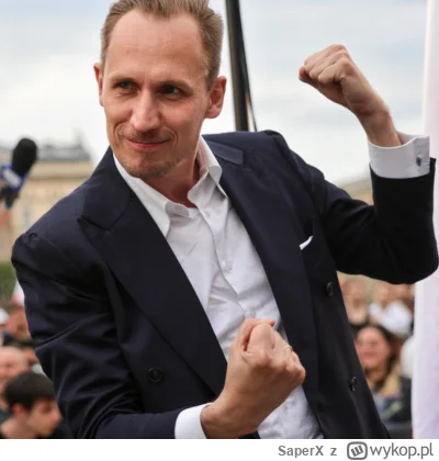 SaperX - @splinter96: Widać, że ma czarny pas w umysłowym kutarate!