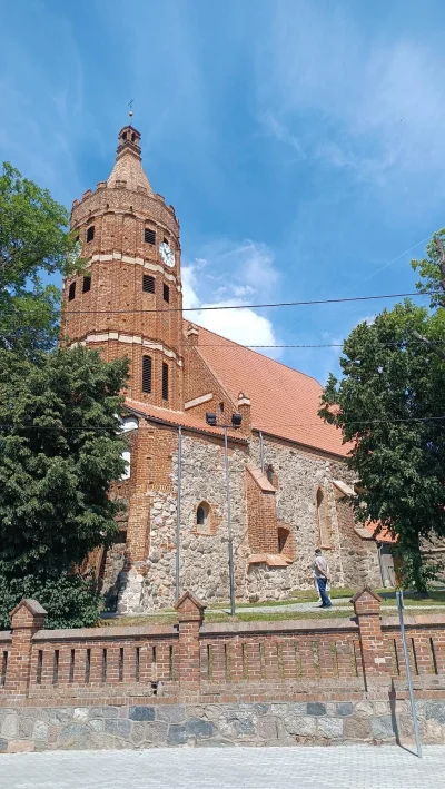 cultofluna - >gotycki kościół we wiosce Lisewo z dobudowaną już w czasach rensesansow...