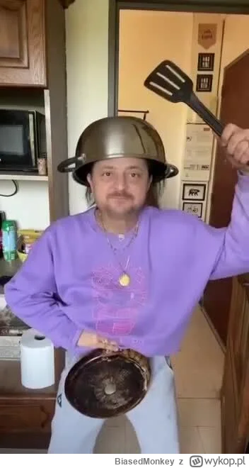 BiasedMonkey - @Kris_777: Zełeński specjalizuje się w instrumentach perkusyjnych( ͡° ...