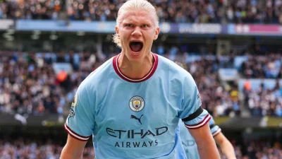 ekjrwhrkjew - Hardkorowo pada deszcz
Tak na maksa wieje też
Ja łagodnie uśmiechnięta
...