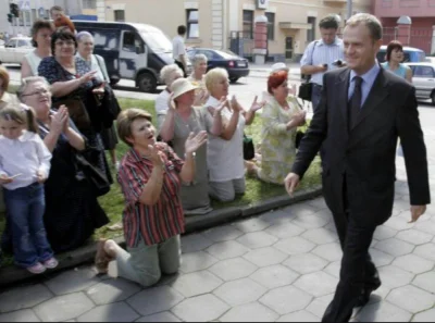 wredny_bombelek - Matki błagające na kolanach premiera Donalda Tuska żeby już żadnych...