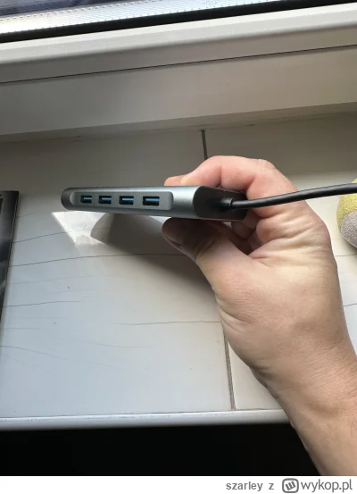 szarley - Ma ktoś pomysł jak otworzyć taki koncentrator USB? Nie ma żadnych śrubek. W...