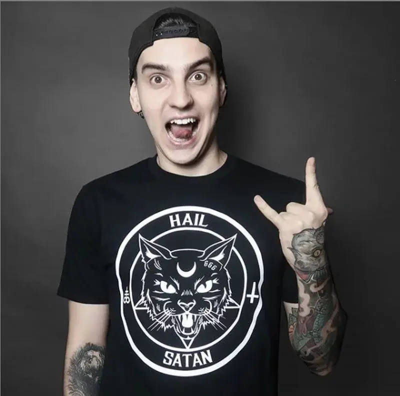 alverini - On to jest jednak zbyt uczciwy. Powinien wziąć swoich akolitów i wciągnąć ...