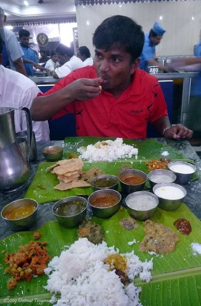 Majkel2008 - >za miskę ryżu

@maradero: hindusi nie używają misek. Jedzą prosto ze st...