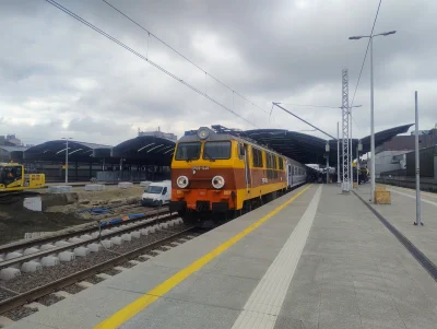 sylwke3100 - Rodzyn na Mehofferze na peronie pierwszym katowickiej stacji będącej w t...