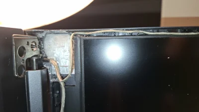 dolan03 - Są tu eksperci od fuszerki i druciarstwa? 
#laptopy #komputery 

Rozwaliła ...