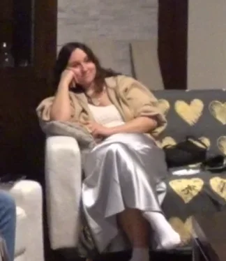 Neobychno - Co tam się dzieje w głowie aktorki nowej, chyba przypomina jej się jak by...