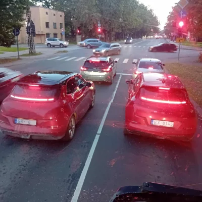 SzubiDubiDu - -Ping, słuchaj. Jest sprawa
-Co tam Pong?
-Zapomnieliśmy zrobić miejsce...