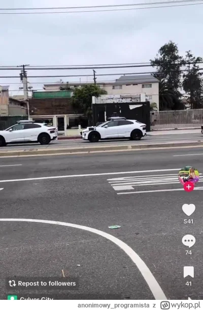 anonimowy_programista - Co może być zabawniejszego od Waymo stojącego na środku drogi...