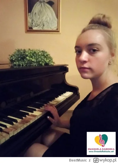 BestMusic - Pianistka Emanuela podczas gry na fortepianie ksiecia Gustava.

https://e...