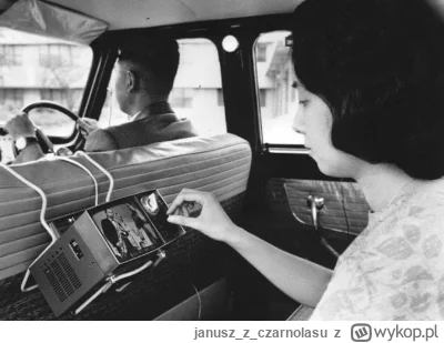 januszzczarnolasu - #technologia #historia #samochody #TV #ciekawostki
Kobieta ogląda...
