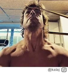 kalaj - ODYEBAĆ SIĘ WSZYSCY CO DZIADA OBRAŻAJĄ. On i tak z tej taczki wyciąga więcej ...