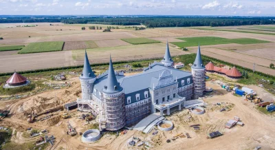 Janusz_Hazardu - Ciekawy, 100 km dalej buduje się zamek w Katarzyninie.