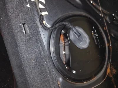 Siateczkasrodplazmatyczna - Chce wymienić pompę paliwa. Jak mam zdjąć tę pokrywę? To ...