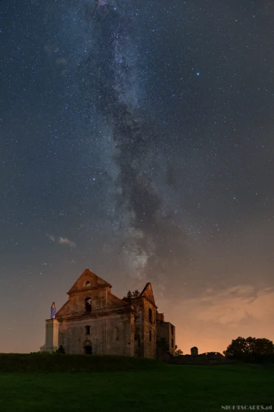 Nightscapes_pl - Letnia Droga Mleczna nad ruinami klasztoru w Zagórzu. 

#fotografi...