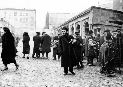 lesio_knz - Żyd handlujący na ulicach Łodzi - lata 30 XX wieku

#historia #lodz #zy...