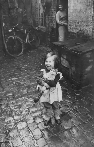angelo_sodano - Mała Francuzka i jej kot, 1960
#vaticanoarchive #francja #fotohistor...