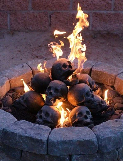 OnePageTo - Ognioodporna "dekoracja" w kształcie ludzkich czaszek do ogniska lub komi...