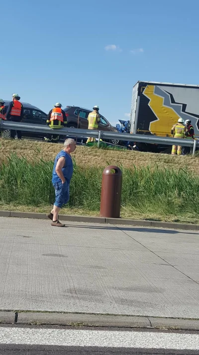 lubie_piwo - Bum na autostradzie A2 w stronę Świecka na wysokości Zbaszynka.
 Laweta ...