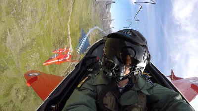 d.....4 - Selfie jednego z pilotów zespołu akrobacyjnego RAF-u Red Arrows. 

#samolot...